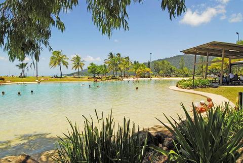 Whitsunday On The Beach - Grafton Accommodation 2