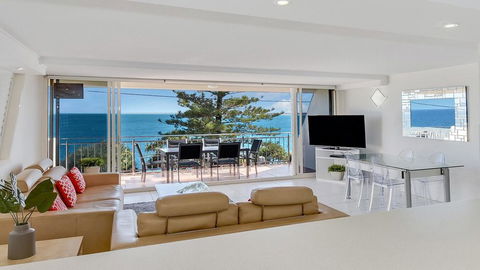Wickham Point Unit 2, 44 Victoria Tce, Kings Beach - Grafton Accommodation 0