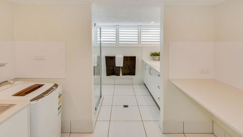 Wickham Point Unit 2, 44 Victoria Tce, Kings Beach - Grafton Accommodation 3
