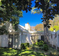 Wisteria Cottage on the Lagoon/Beach - Grafton Accommodation