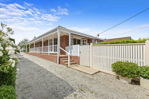 YIN-YANG - MOUNT ELIZA - Grafton Accommodation 3