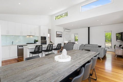 YOU, ME AND THE SEA - BLAIRGOWRIE - Grafton Accommodation 0
