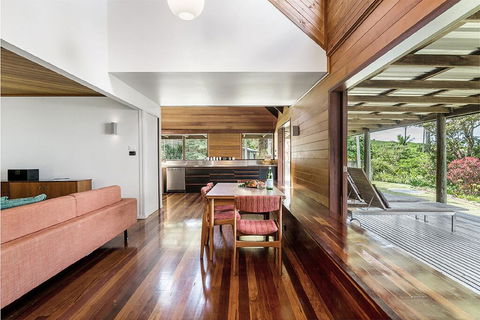 Your Luxury Escape - Cedar View - Grafton Accommodation 1