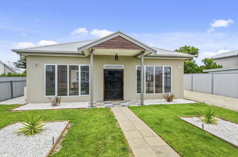 Zaahira House - Grafton Accommodation 0