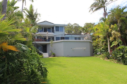 Zaffiro Beach House - Grafton Accommodation 0