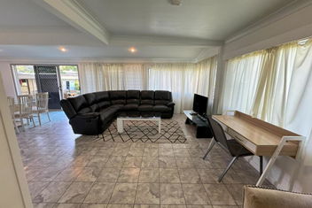 3 Bedroom Apartment With Garden with Grafton Accommodation