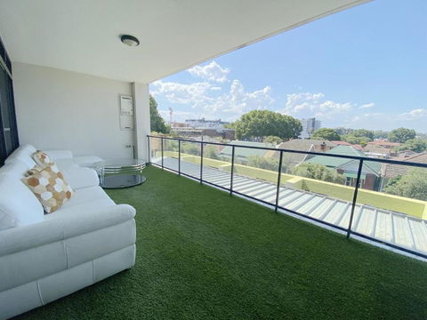 A Cozy 2B2B Apartment Near Airport & Train Station - Grafton Accommodation 0
