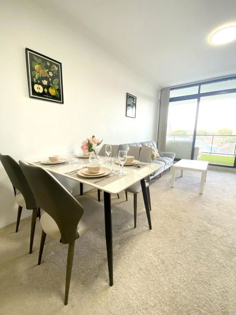 A Cozy 2B2B Apartment Near Airport & Train Station - Grafton Accommodation 1