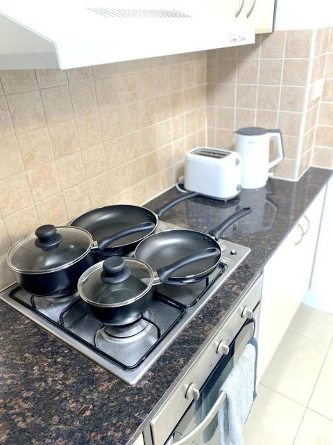 A Cozy 2B2B Apartment Near Airport & Train Station - Grafton Accommodation 4