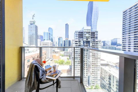 A Chic 2BR Apt City Views Near Southern Cross - Grafton Accommodation 0