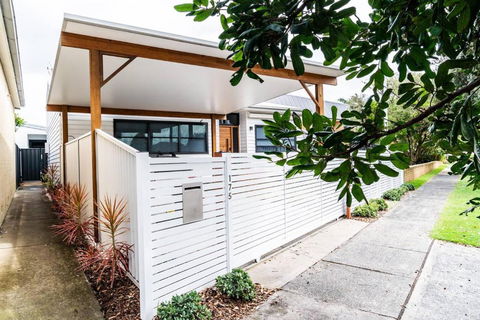 A Chic Coastal Hideaway At Toowoon Bay Beach - Grafton Accommodation 1
