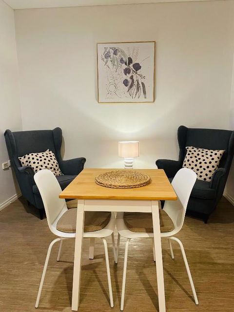 A City Oasis - Full Apartment With Balcony - Grafton Accommodation 1