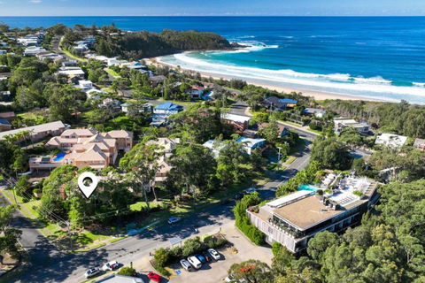 A Little Jewel By The Sea - Grafton Accommodation 2
