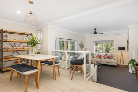 A Little Jewel By The Sea - Grafton Accommodation 4