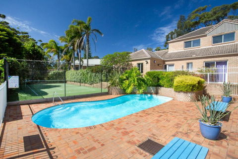 A Little Jewel By The Sea - Grafton Accommodation 1