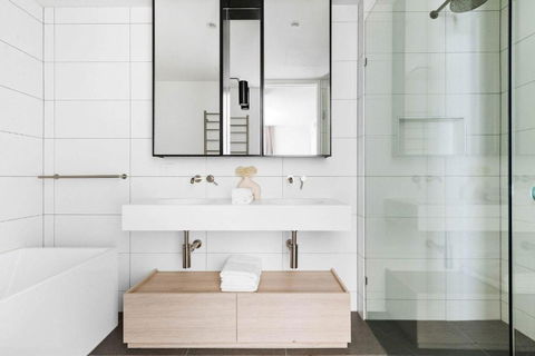 A Lux 3BR Townhouse In South Yarra FREE Parking - Grafton Accommodation 3