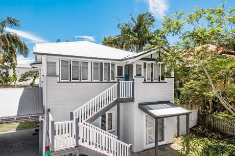 A Perfect Stay - Cape Cottage - Grafton Accommodation 1