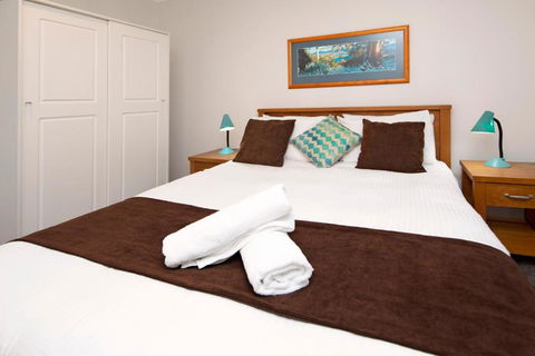 Aalen Lakeview Suite - Grafton Accommodation 4