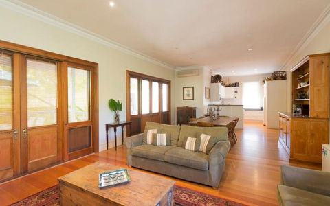 Abaleen House - Grafton Accommodation 3