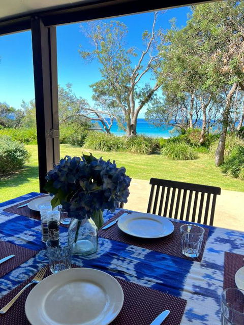 Absolute Beachfront Mollymook - Grafton Accommodation 3