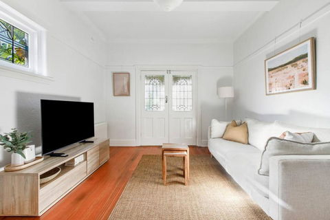 Acland Art Deco - Coastal Chic By St Kilda Beach - Grafton Accommodation 0