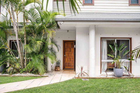 A Perfect Stay - Baby Blue - Grafton Accommodation 0