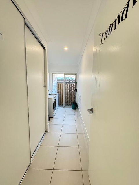 Absolute Familial Paradise- Greenbank - Grafton Accommodation 4