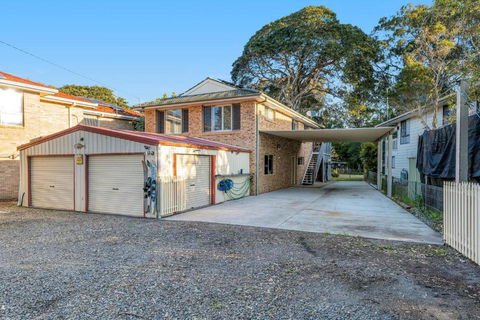 Absolute Waterfront - Grafton Accommodation 1