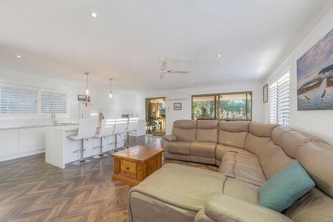 Absolute Waterfront - Grafton Accommodation 3