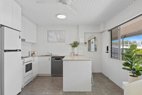 Alex Beachside Pet Friendly 2 Bed Apartment - Grafton Accommodation 3