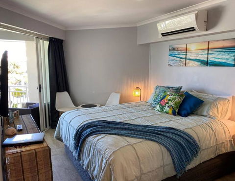 Alex Heads Beachfront Resort King Bed Studio Room - Grafton Accommodation 1