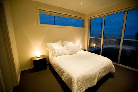 Aloha Beachfront Port Fairy - Grafton Accommodation 3
