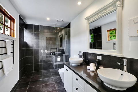 Alpine Sadler Retreat - Grafton Accommodation 4