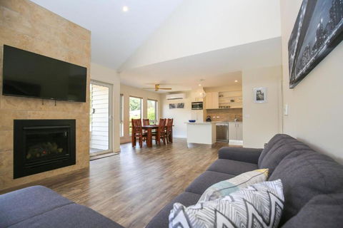 Amber Mist Villa - Two - Grafton Accommodation 2