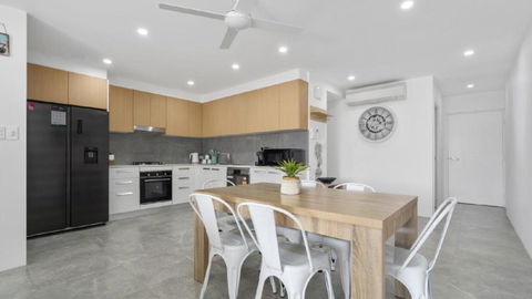 Anchors Away - Waterfront Unit - Grafton Accommodation 3