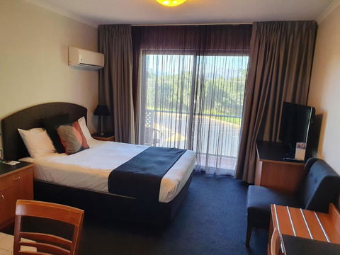 Alpha Hotel Canberra - Grafton Accommodation 1