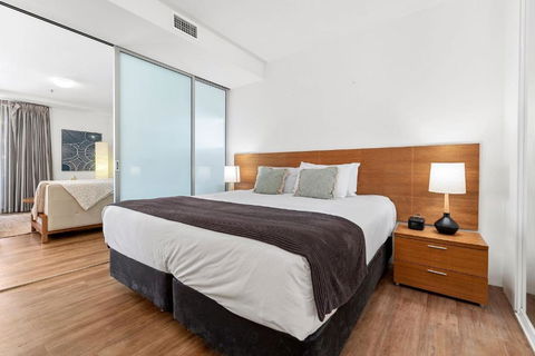 Aqua Vista At Harbour Lights - Poolside Panorama - Grafton Accommodation 2