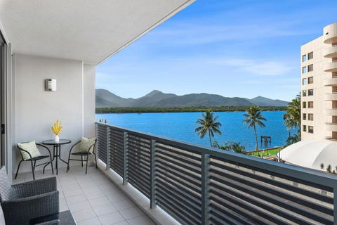 Aqua Vista At Harbour Lights - Poolside Panorama - Grafton Accommodation 0