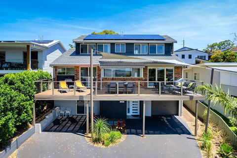 Aquavista Beach, Lake, Sun, And Sand - Grafton Accommodation 1