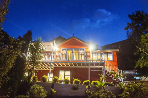 Artee House - A Bright Escape - Grafton Accommodation 1