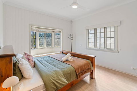 Artistic Queenslander With Park Views - Near City! - Grafton Accommodation 4