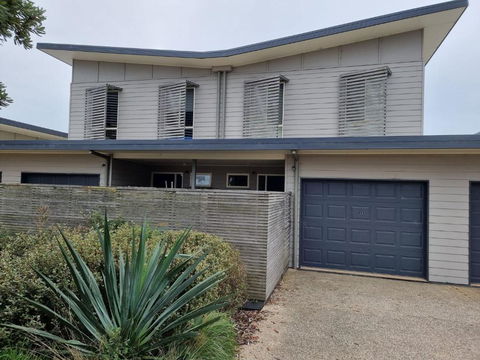 At Broadbeach Inverloch - Grafton Accommodation 0