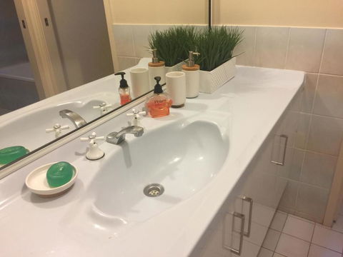 At Holiday House - Grafton Accommodation 4