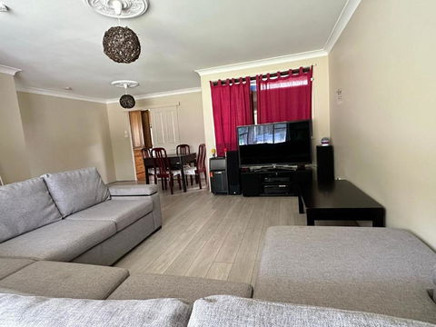 At Holiday House - Grafton Accommodation 1