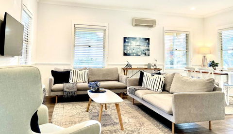 Autumn Beauty - Mountain View Cottage 3 - Grafton Accommodation 4