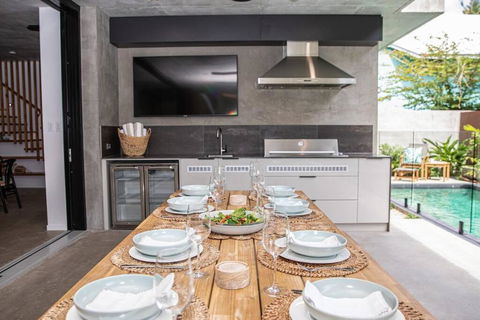 Azure Port Douglas - Luxurious & Modern - Grafton Accommodation 2