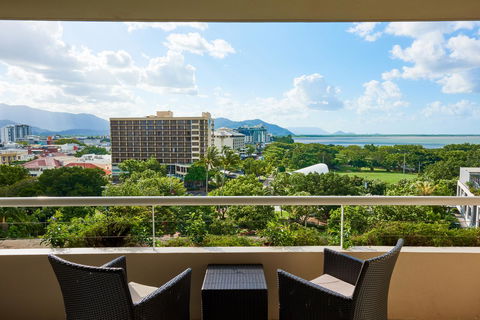Hilton Cairns - Grafton Accommodation 12