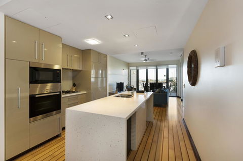 Boathouse Port Of Airlie - Grafton Accommodation 6