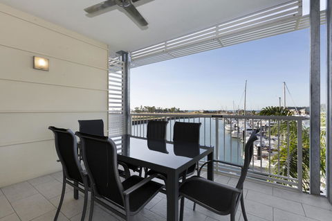 Boathouse Port Of Airlie - Grafton Accommodation 21