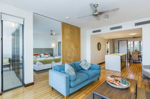 Boathouse Port Of Airlie - Grafton Accommodation 5